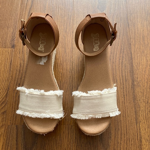 Platform Sandal - Picture 2 of 4